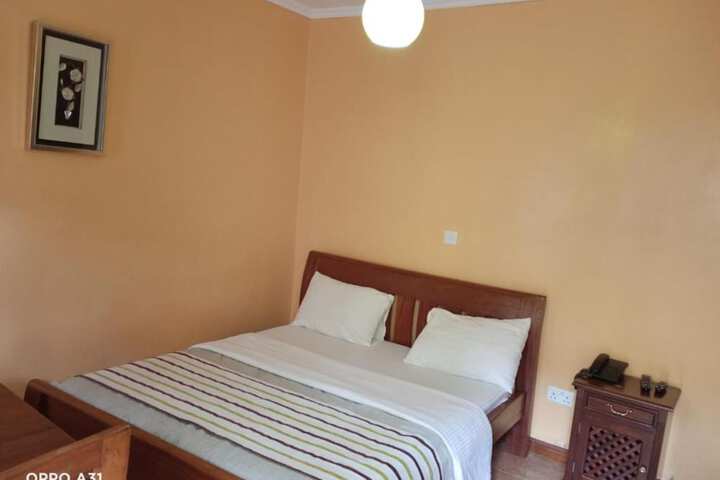 Room 2 of 10