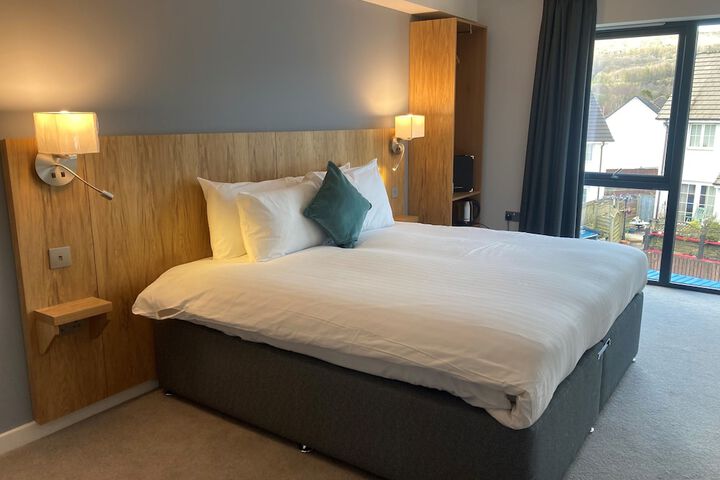 Room 4 of 41