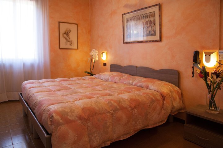 Room 3 of 34