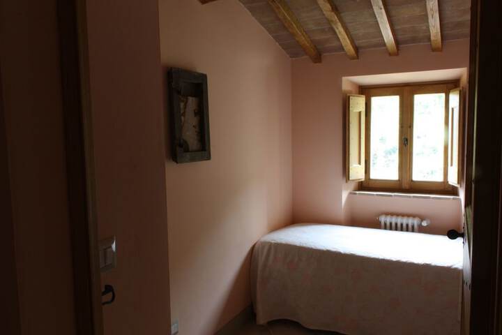 Room 6 of 75