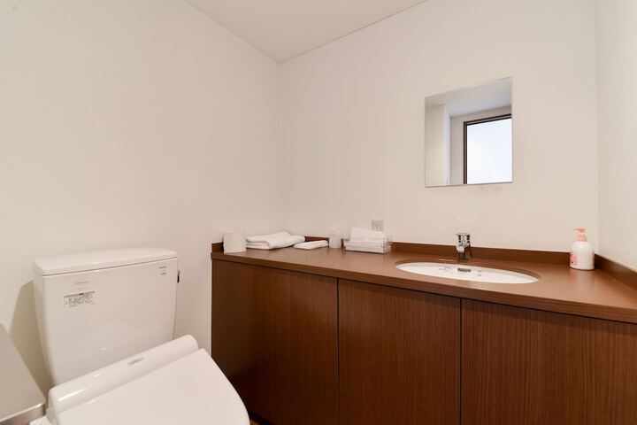 Room 32 of 84