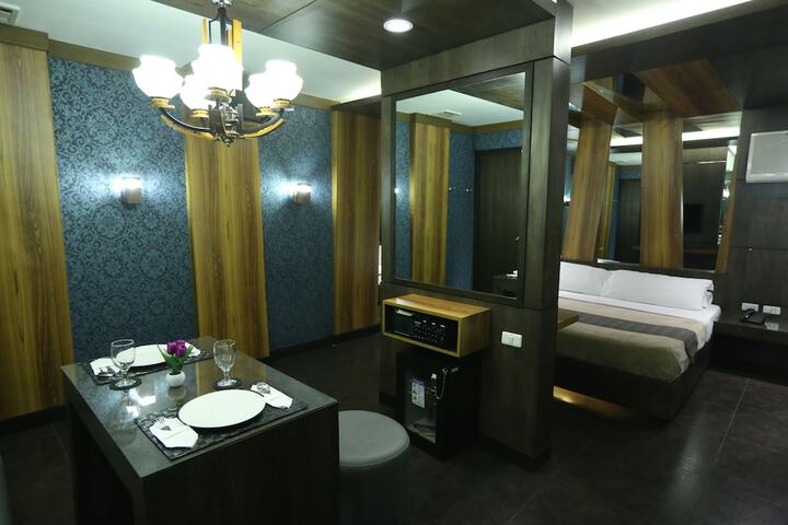 Room 17 of 24