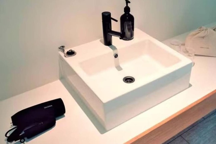 Room 6 of 117