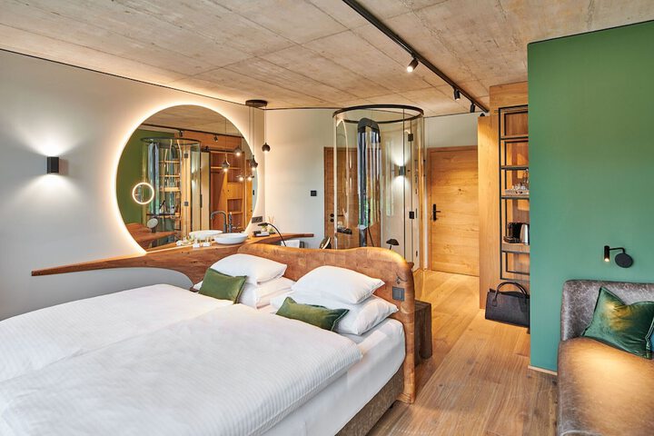 Room 20 of 126