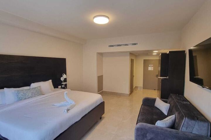Room 81 of 243