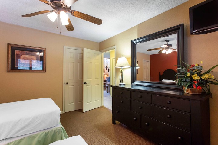 Room 44 of 125
