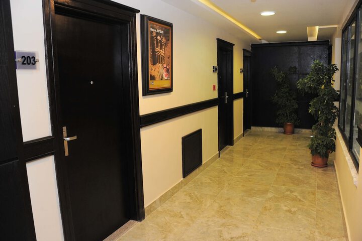 Ballroom/Hall 35 of 40