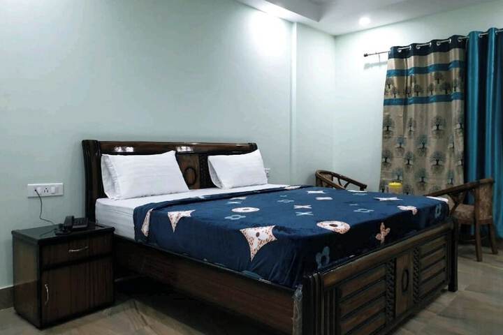 Room 7 of 9