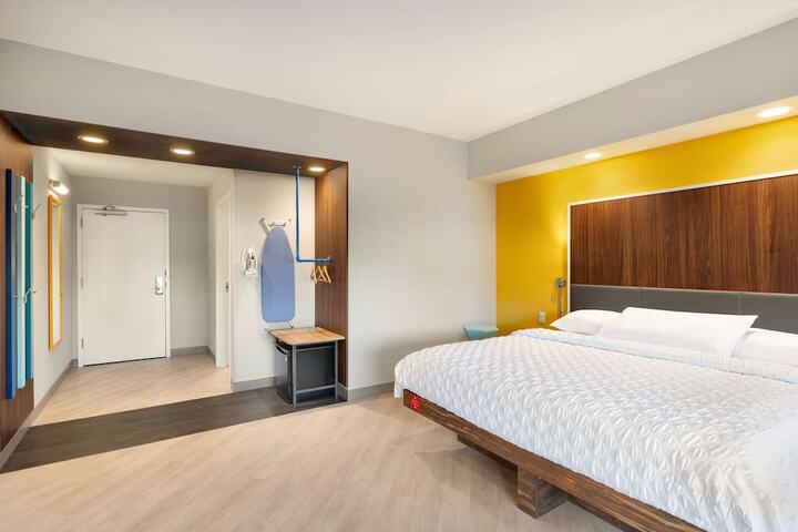 Room 8 of 43