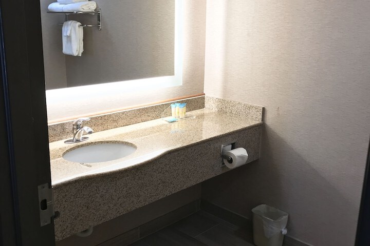 Bathroom sink