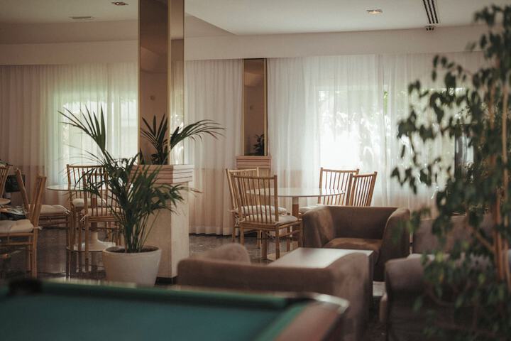 Lounge 50 of 59