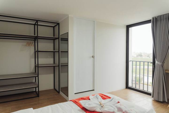 Room 32 of 74