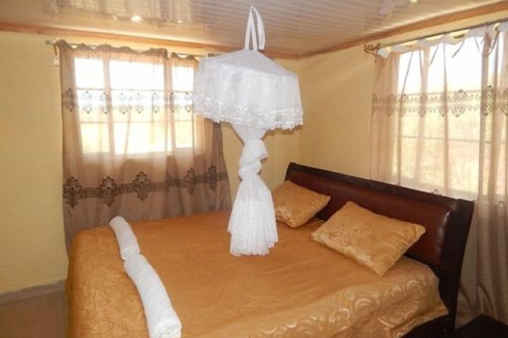 Room 4 of 25