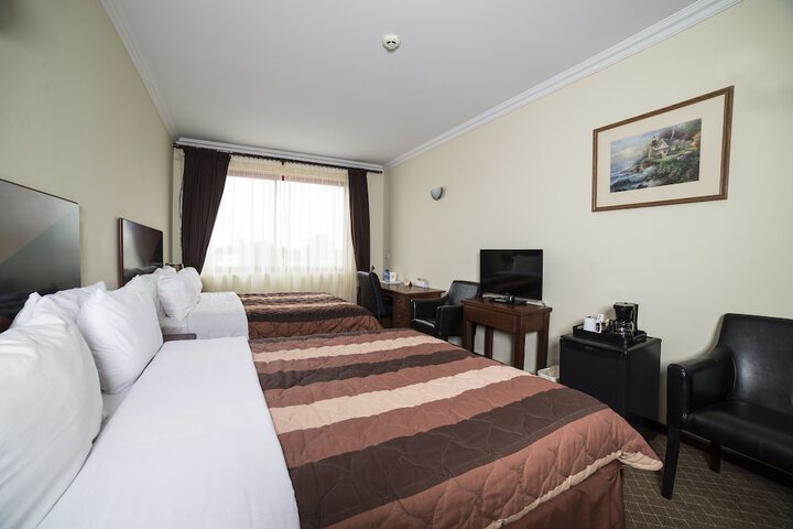 Room 16 of 40