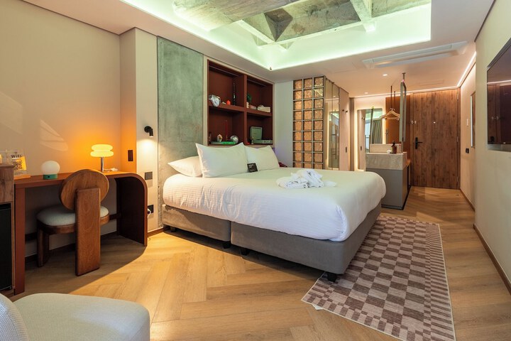 Room 36 of 102