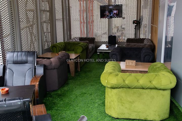 Lounge 17 of 18