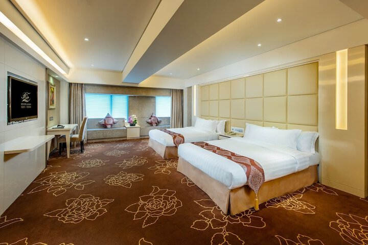 Room 6 of 37