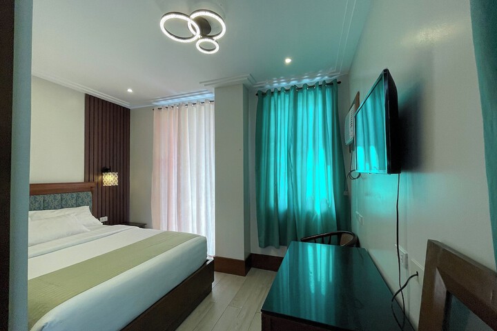 Room 13 of 70