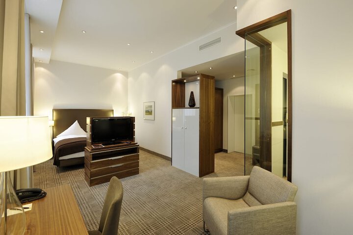 Room 14 of 77