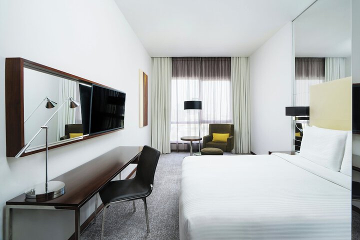 Room 28 of 131