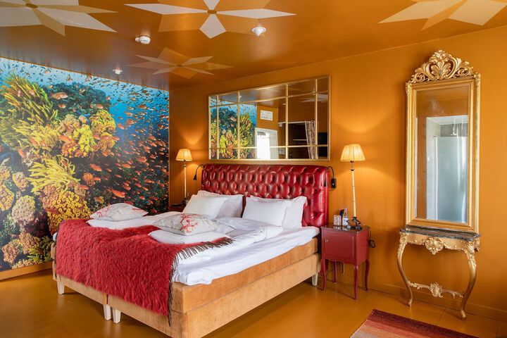 Room 42 of 81