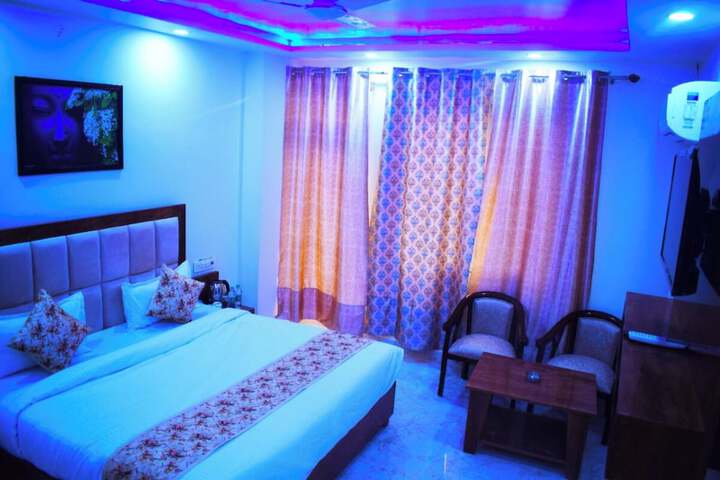 Room 6 of 25