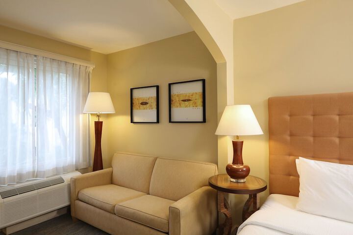 Room 17 of 33