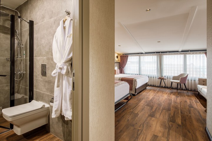 Room 15 of 107