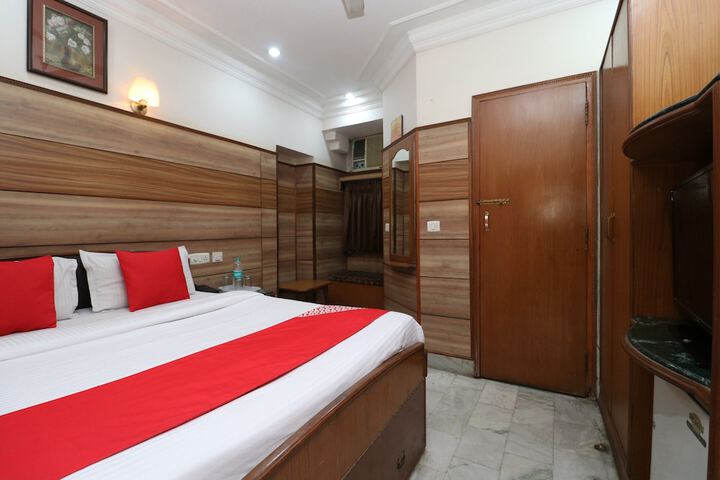 Room 17 of 31