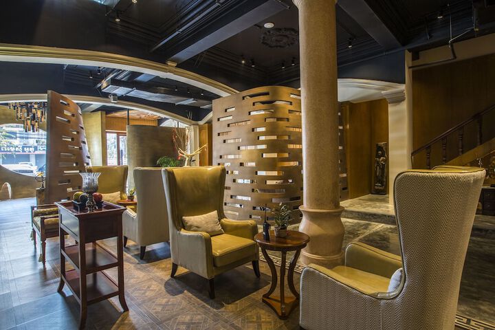 Hotel Lobby