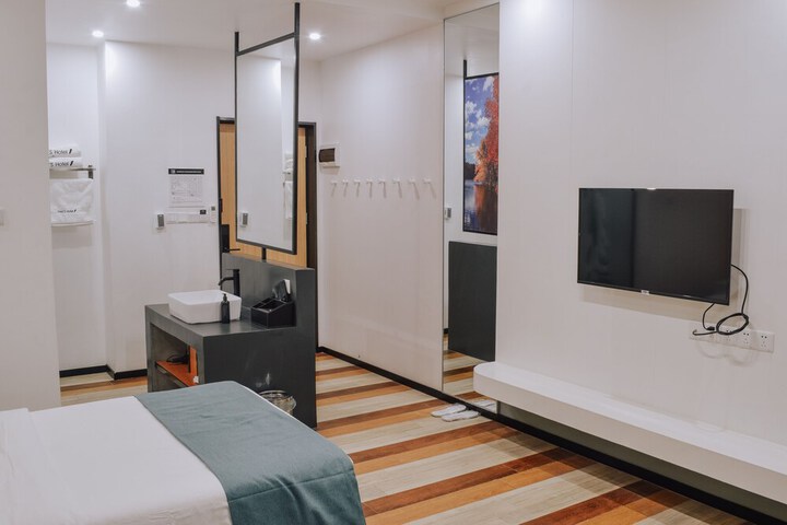 Room 7 of 28
