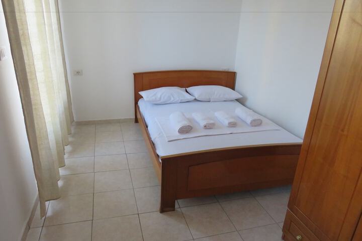 Room 6 of 45