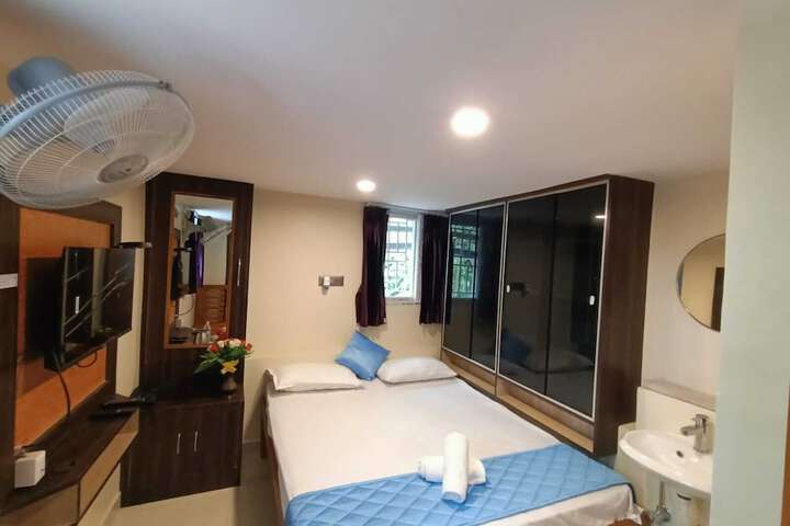 Room 2 of 84