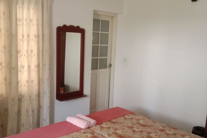 Room 10 of 34