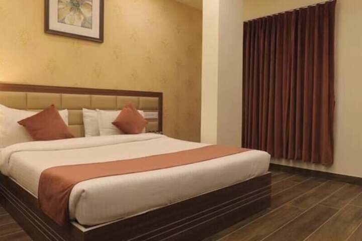 Room 4 of 13