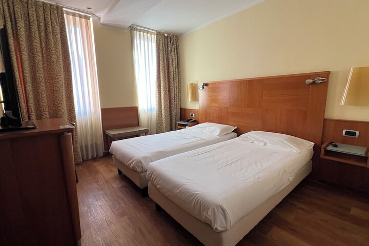 Room 96 of 233