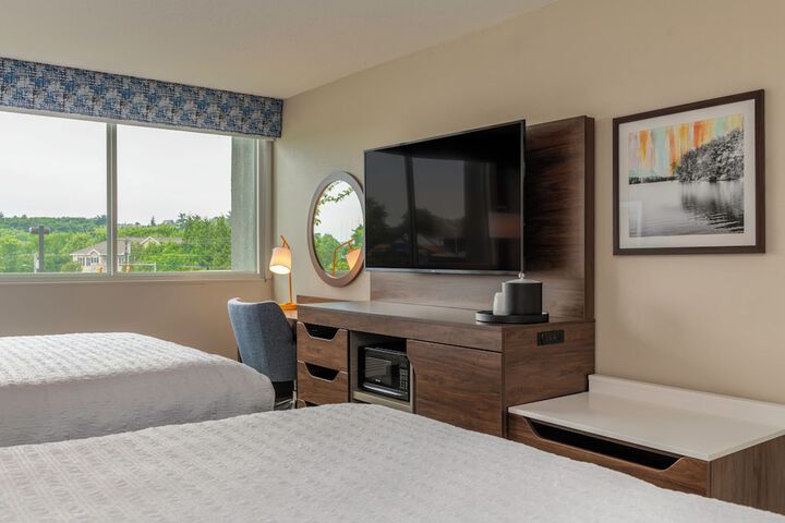 2 Queen Beds (5 of 11)