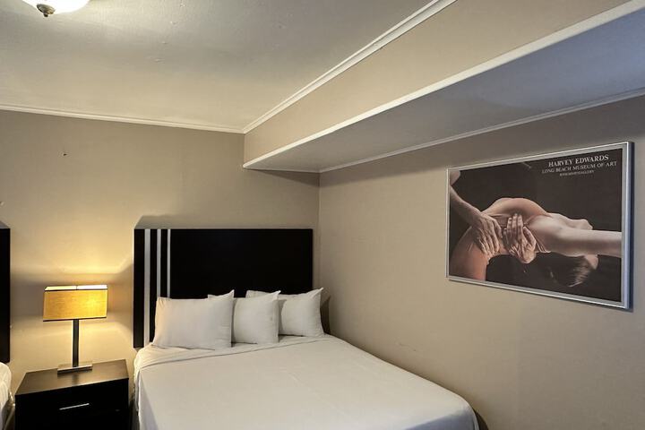 2 Queen Beds (5 of 8)