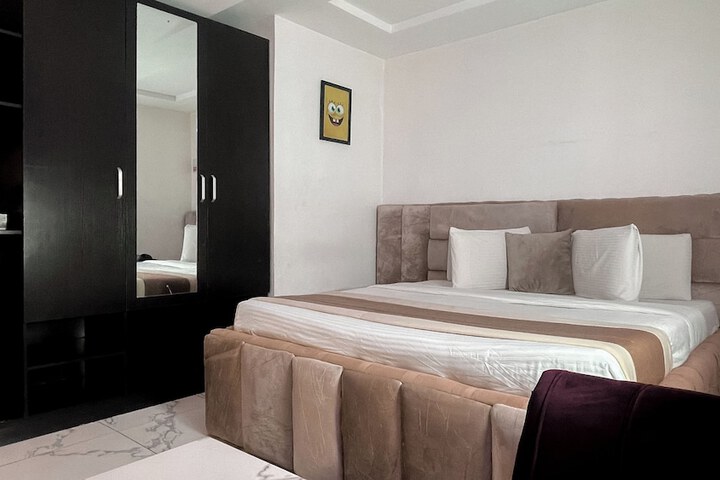 Room 14 of 35