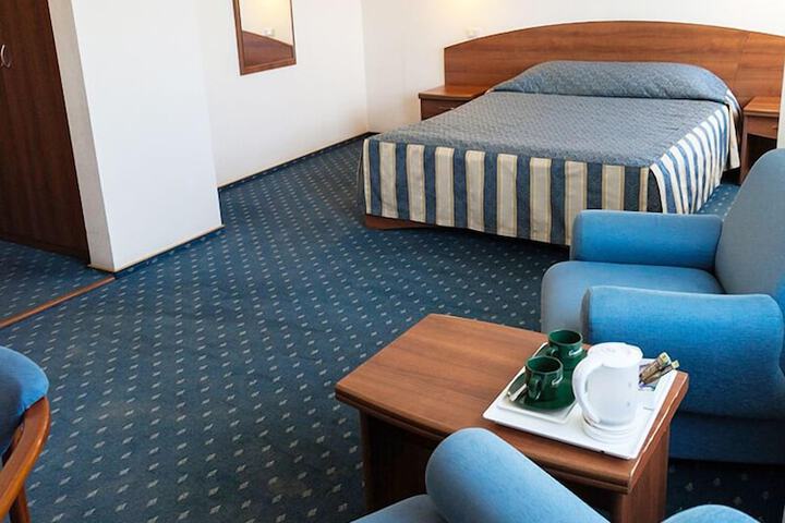 Room 33 of 154