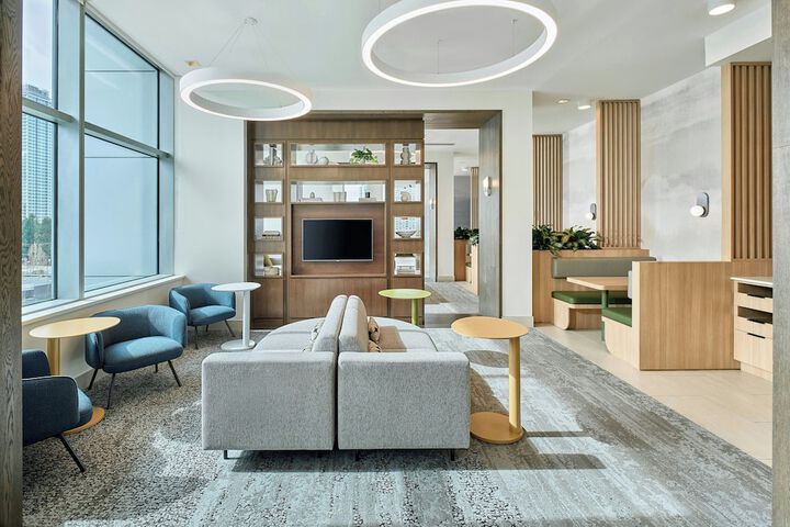 Lounge 29 of 43