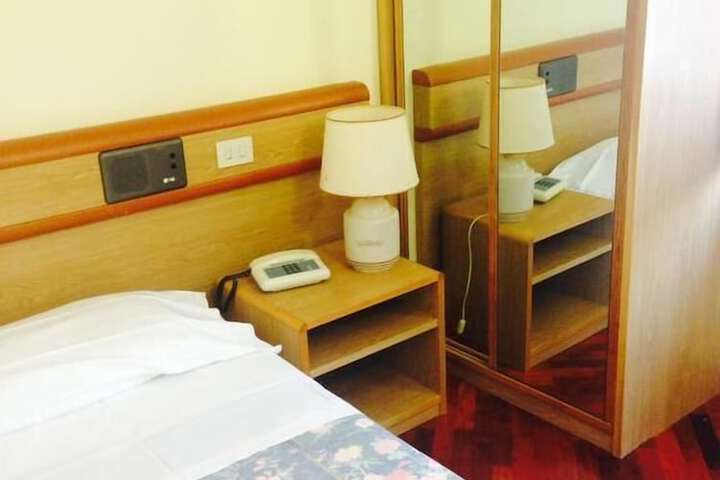 Room 36 of 70