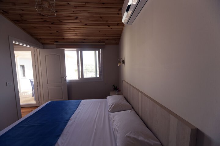 Room 6 of 60