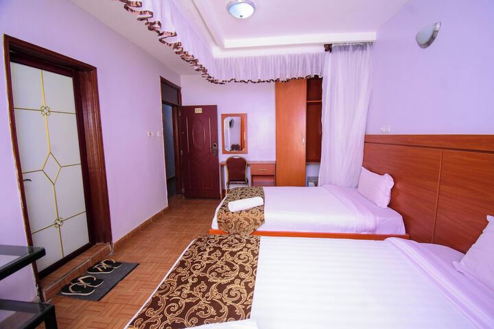 Room 32 of 96