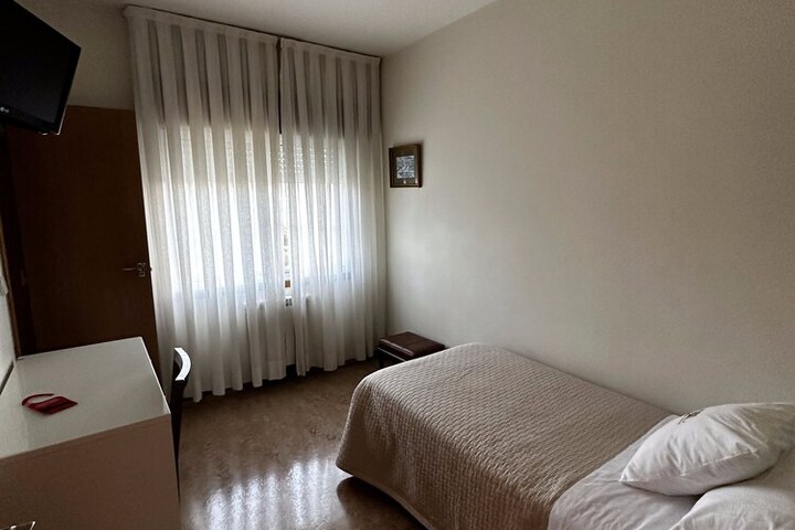 Room 14 of 62