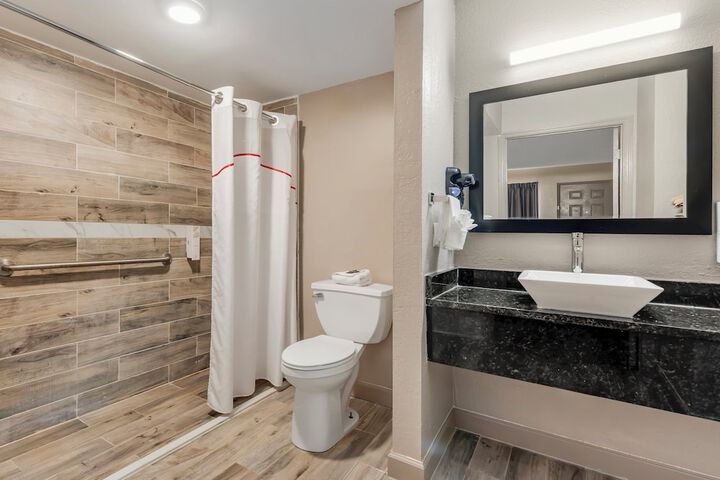 ADA Superior King with Roll in Shower (11 of 18)