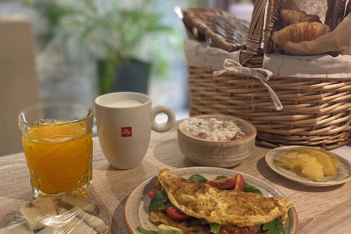 Breakfast/Coffee Service 73 of 110