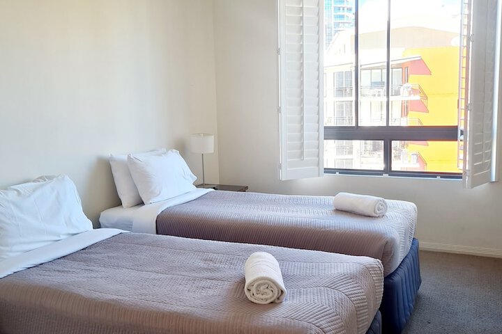 Room 2 of 75