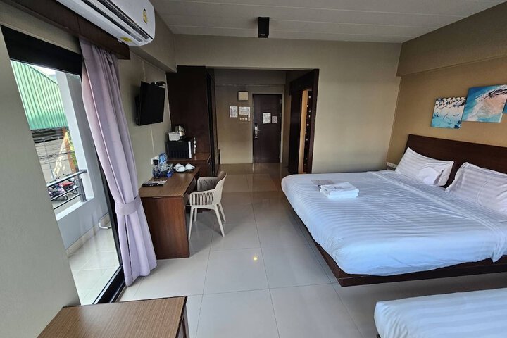Room 13 of 32