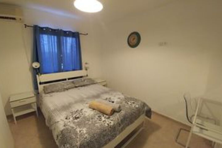 Room 13 of 32